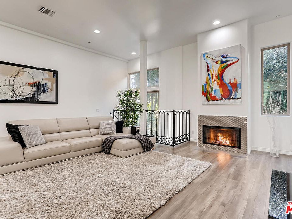 1st image of 11444 Moorpark St Unit 104