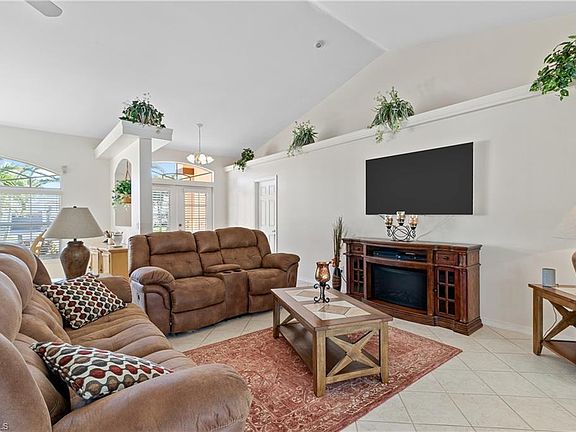 5th image of 2801 SW 46th Ter