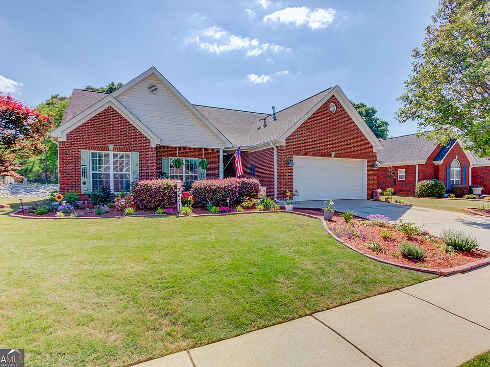 1st image of 381 Crossroads Dr