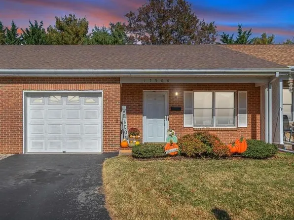 17906 Sand Wedge Dr, Hagerstown, MD 21740