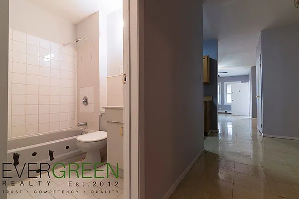 Rented by Evergreen Apartments BK | media 26