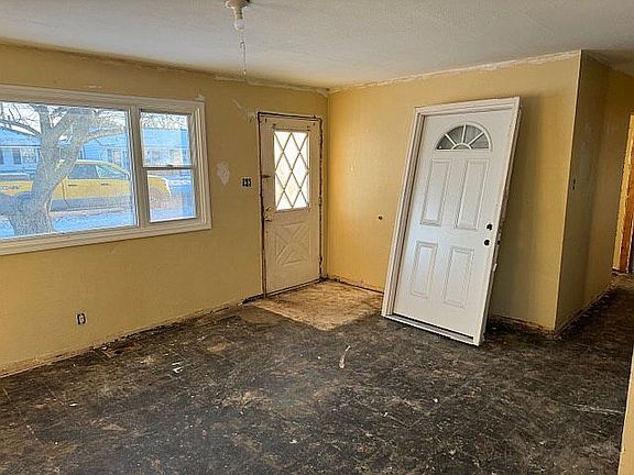4th image of 113 Charlene St