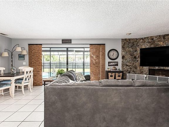 3rd image of 1063 SE Floresta Dr