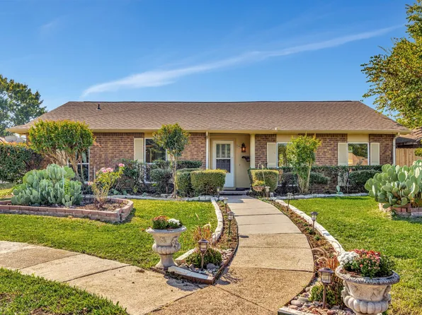 457 Woodway Dr, Coppell, TX 75019