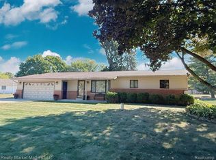 1215 Turrill Rd, Lapeer, MI 48446