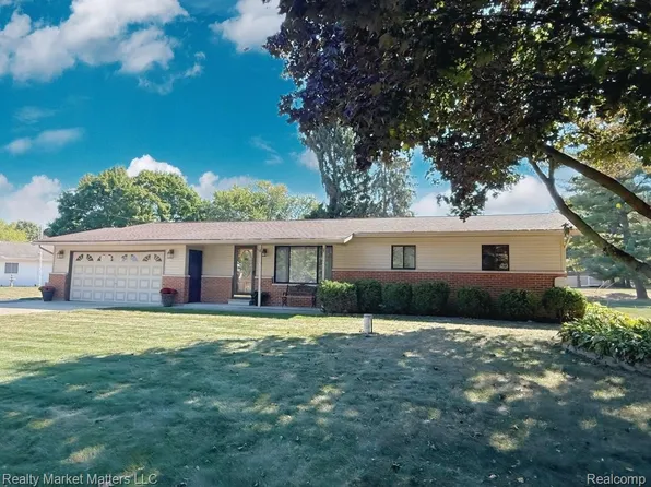 1215 Turrill Rd, Lapeer, MI 48446