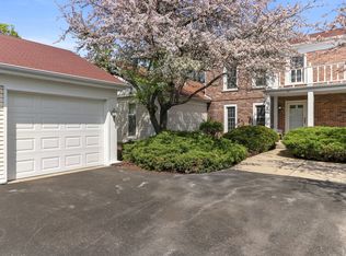 41 The Court Of Greenway, Northbrook, IL 60062