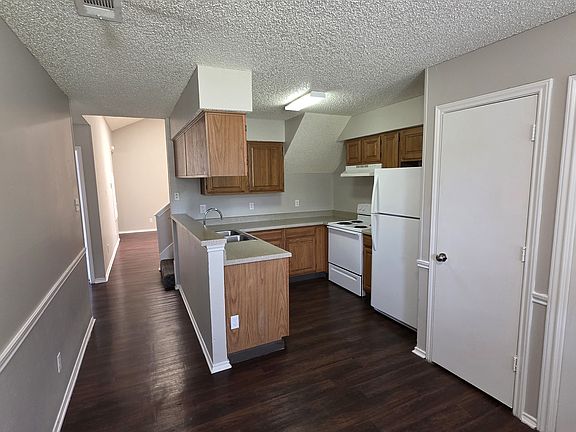 4th image of 566 E Windsor Dr