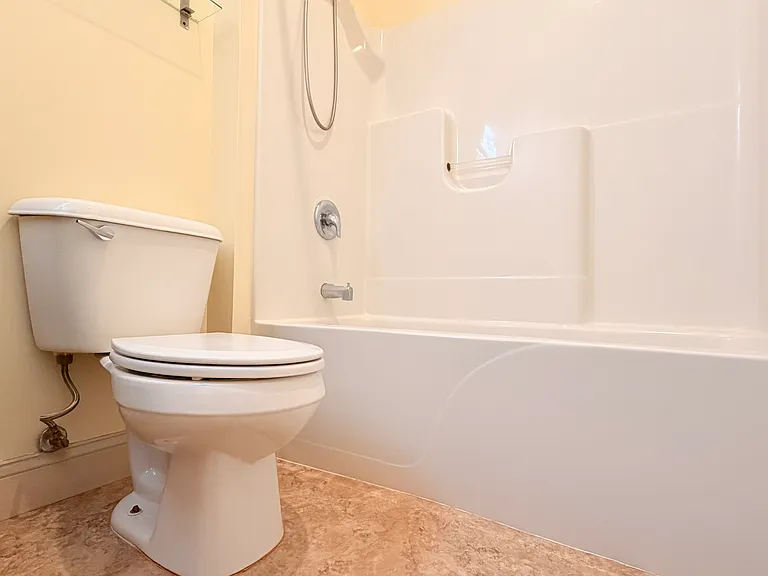 191 College St #208 — Photo 36