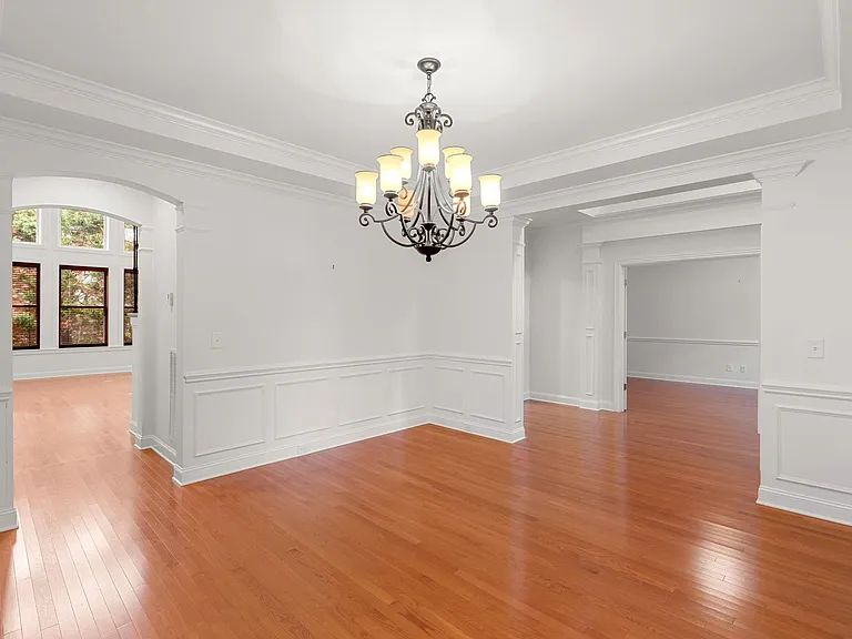 1610 Twin Square Way — Photo 8