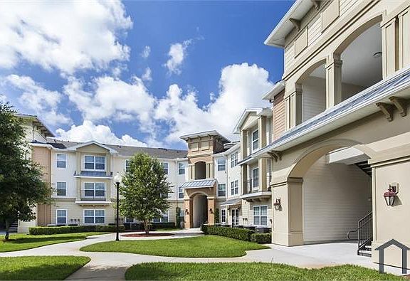3rd image of 430 Fontana Cir APT 207