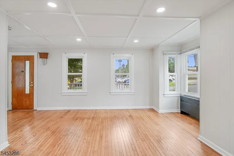 3 bed, 1.0 bath, $3,200 — Photo 2