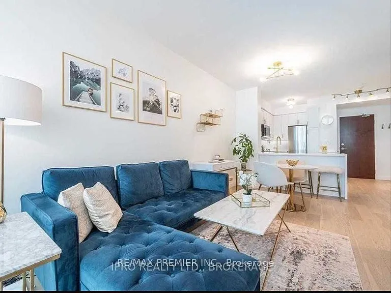 3391 Bloor St W #411 — Photo 5