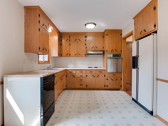 3rd image of 5215 Newton Ave N