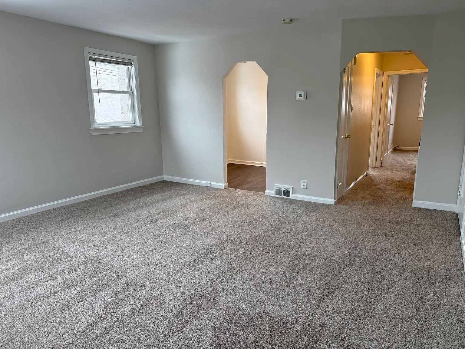 2 bed, 700 sqft, $1,975 — Photo 2