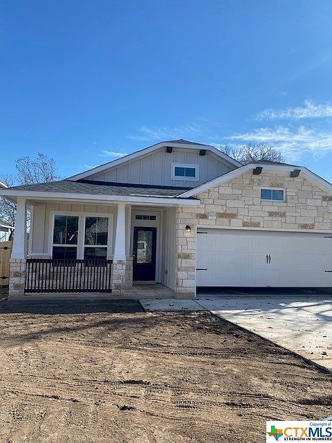 1st image of 112 Avonlea Ct