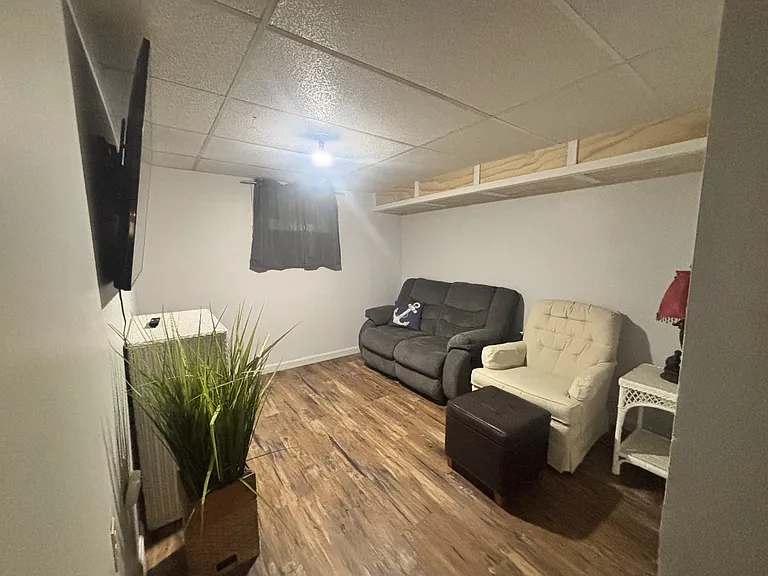 In Law: Living room/Office