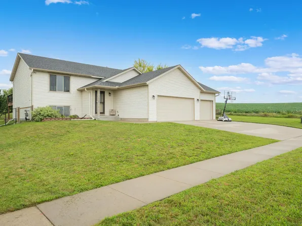 1440 Sunrise Dr NE, Pine Island, MN 55963