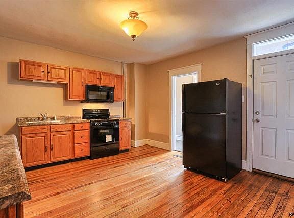 4th image of 270 N Main St