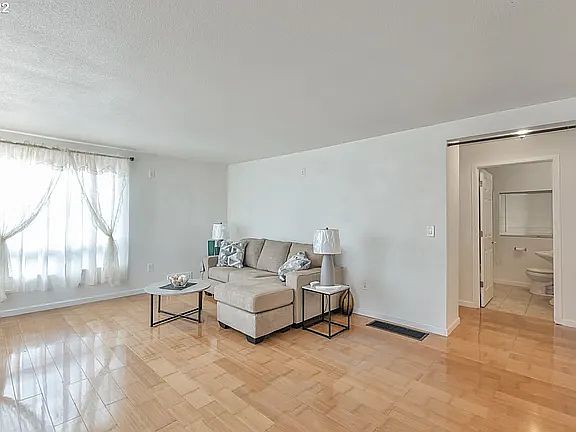 5th image of 5325 NE 74th Ave