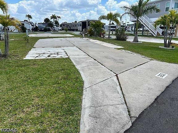 2nd image of 19681 Summerlin Rd