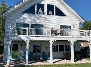 406 N Shore Dr, Crystal, MI 48818