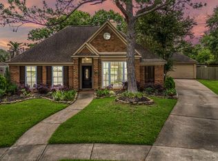 2113 Royal Oaks Dr, League City, TX 77573