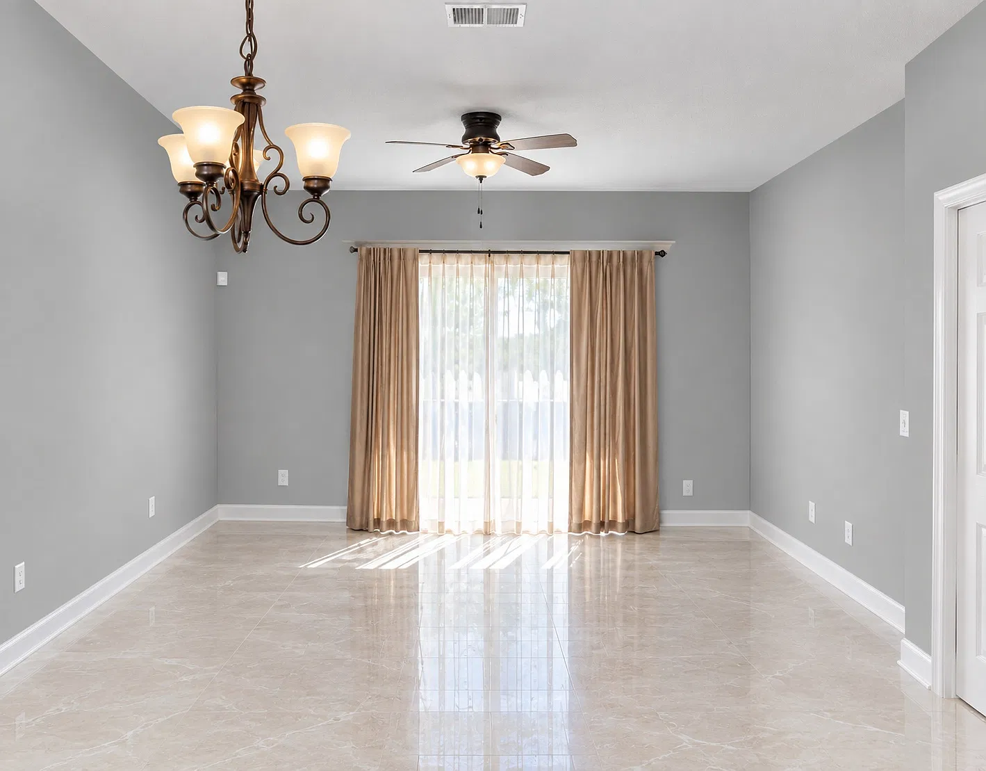 4/2 Lake View Home ! — Photo 4
