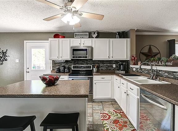 3rd image of 1208 Golden Sand Dr