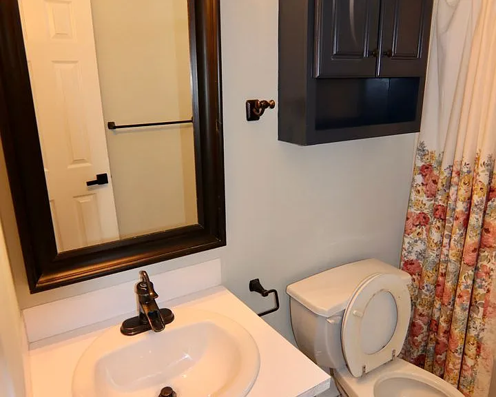 1058 Eastwood Dr — Photo 11