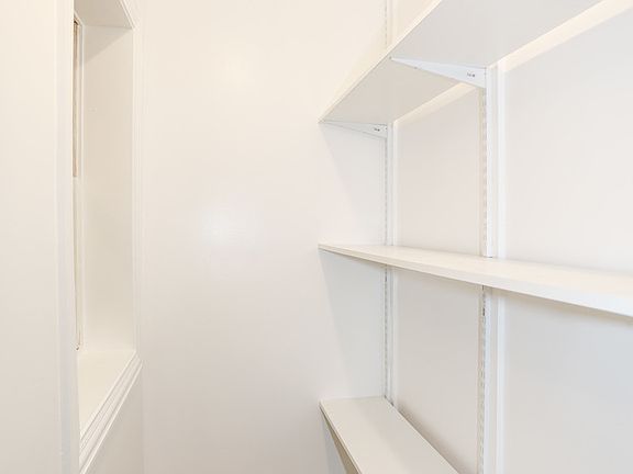 5th image of 6418 N Richmond St #3W