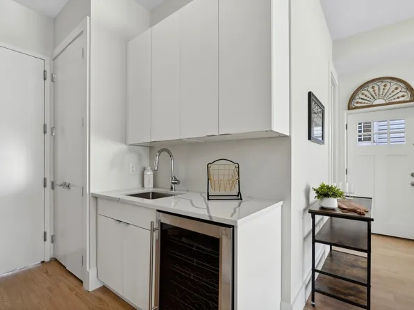 220 Freeman Avenue image 38 of 47