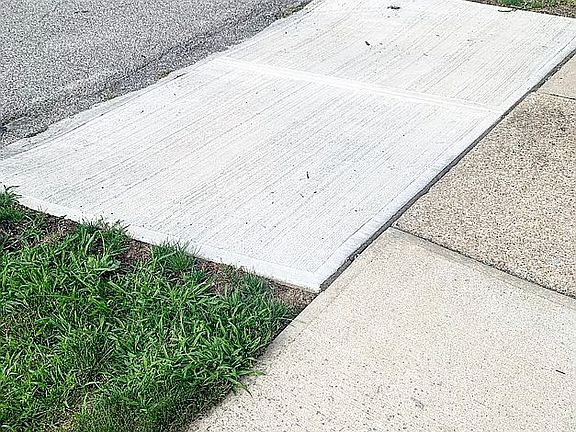 5th image of 4110 Longwood Ave