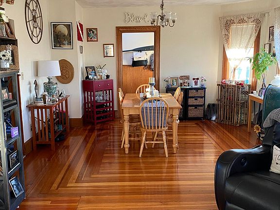 4th image of 98 Pleasant St #3
