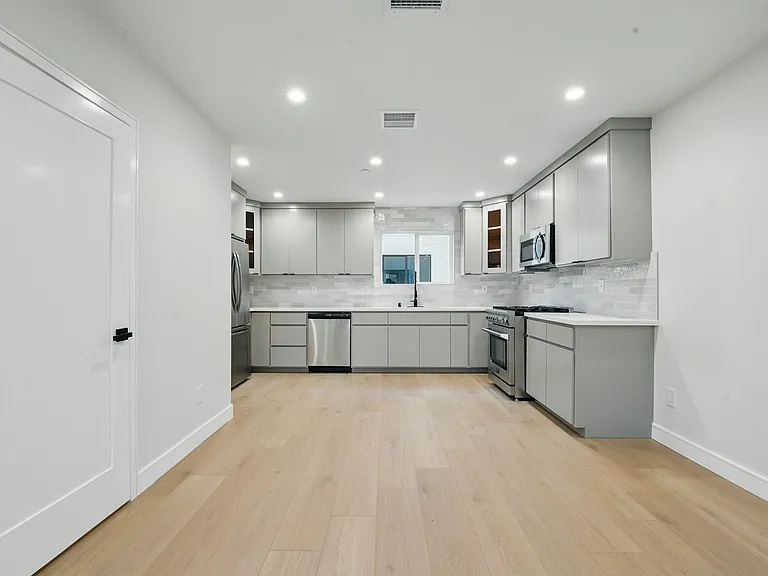 8234 Blackburn Ave #1/2 — Photo 6