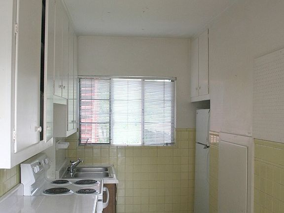 5th image of 610 4th Ave W APT 8