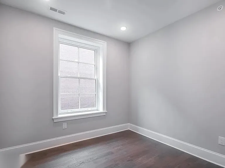 2010 Walnut St #3F — Photo 8