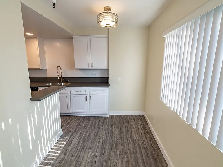 110 S Sweetzer Ave — Photo 102