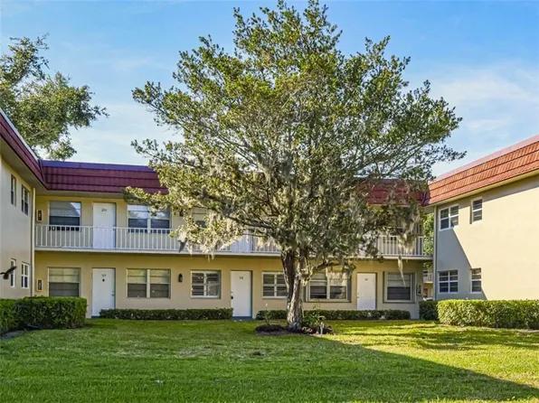 21 Pine Arbor Lane #104, Vero Beach, FL 32962