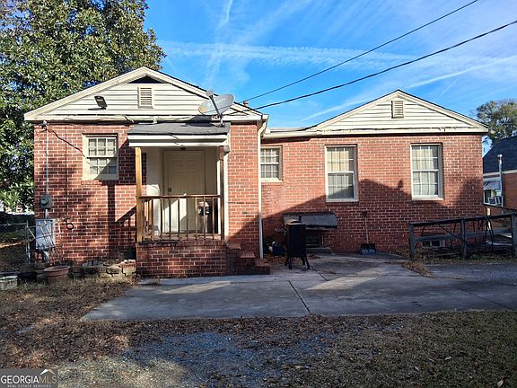 3rd image of 2722 Suwanee Ave