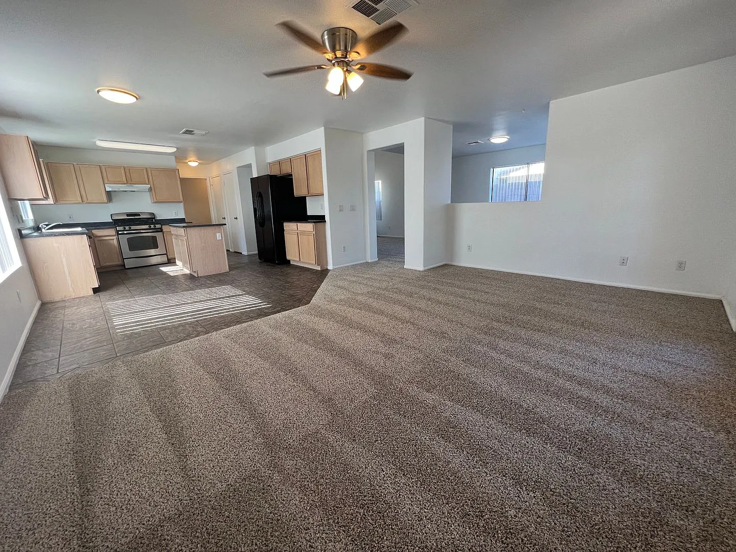Space Galore! 4 Bed/3 Bath W/Loft In Great Glendale Location — Photo 3