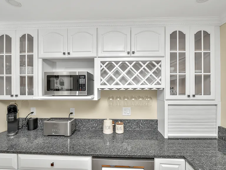 10 Pierce Ave #1 — Photo 41