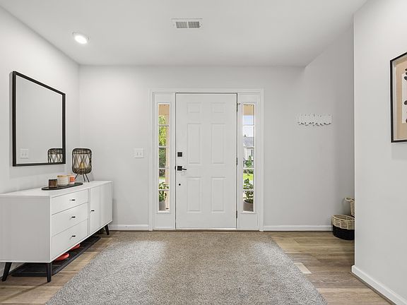 5th image of 1525 Primrose Ln