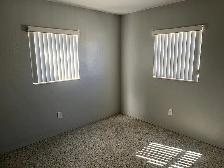 428 90th Ave — Photo 8