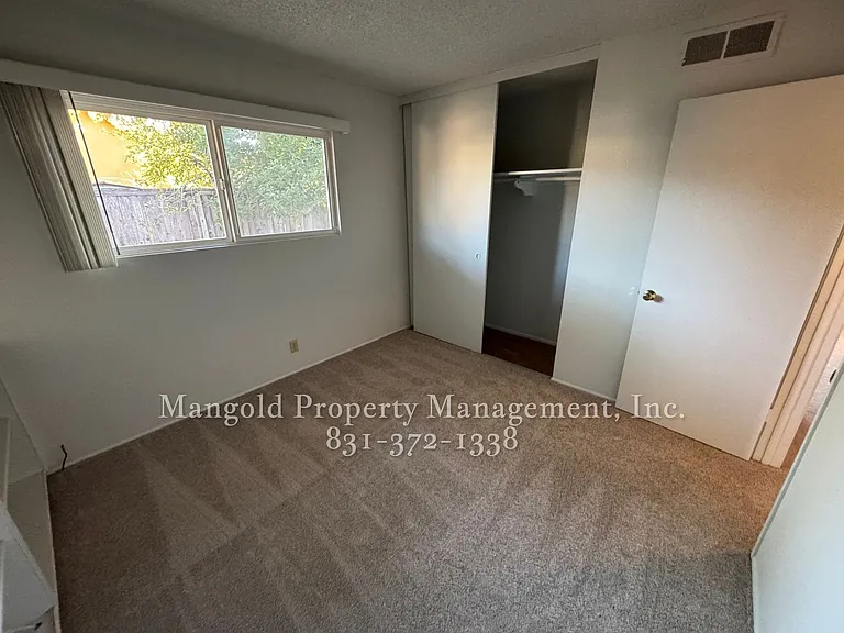 22490 Ferdinand Dr — Photo 15