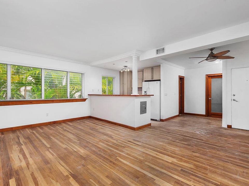 1st image of 10004 E Bay Harbor Dr APT 9