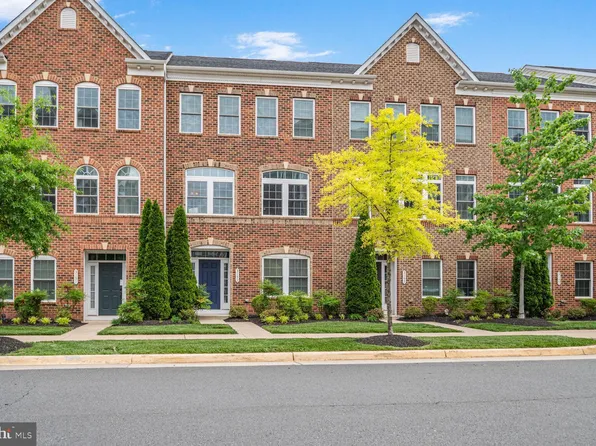 3153 John Glenn St, Herndon, VA 20171