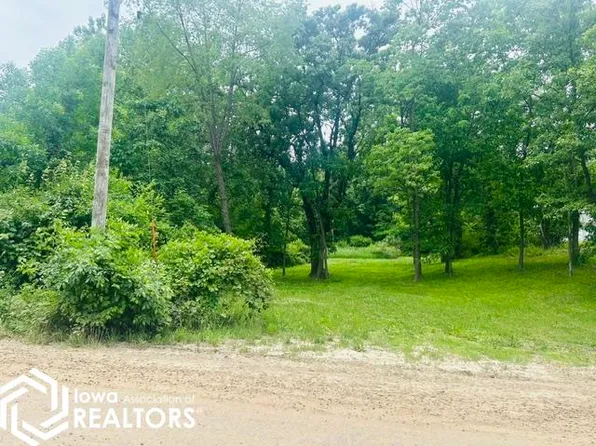 206 W Woodland Rd, Montezuma, IA 50171