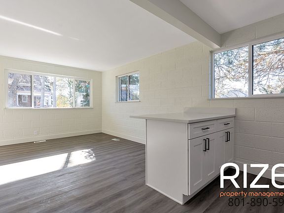 4th image of 2263 S Lake St APT 2