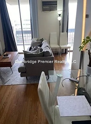 Studio, $2,300 — Photo 2